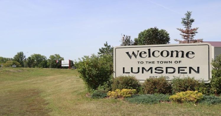 Welcome to Lumsden sign